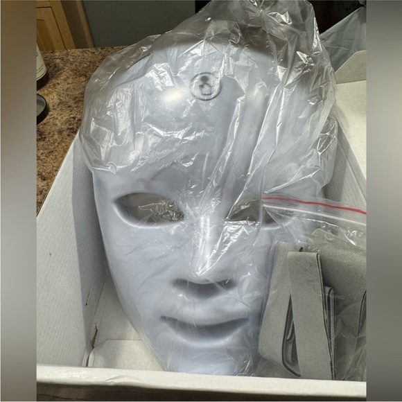 SKIN CARE Facial Mask - Picture 6 of 7
